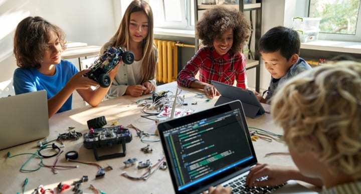 How Kids Coding and Robotics Classes in Vancouver Shape Tech-Savvy Minds